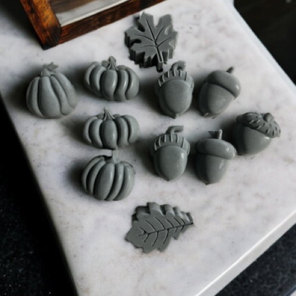 Hand Crafted Soap - Fall Charcoal Eucalyptus - Picture 2 of 4